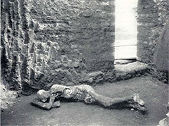 Victims 25 and 26 found in the Villa dei Misteri in 1909-1910